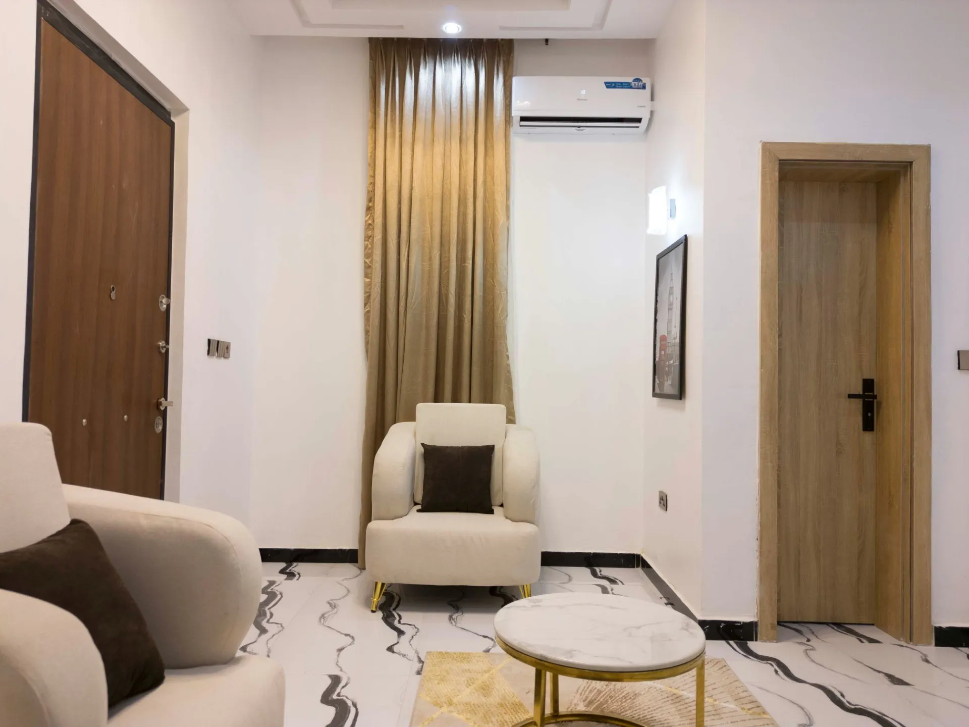 Exquisite Three-Bedroom Apartment property photo